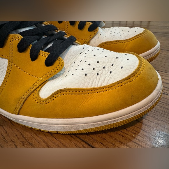 Nike Air Jordan 1 Retro High OG Yellow Ochre - Picture 9 of 11